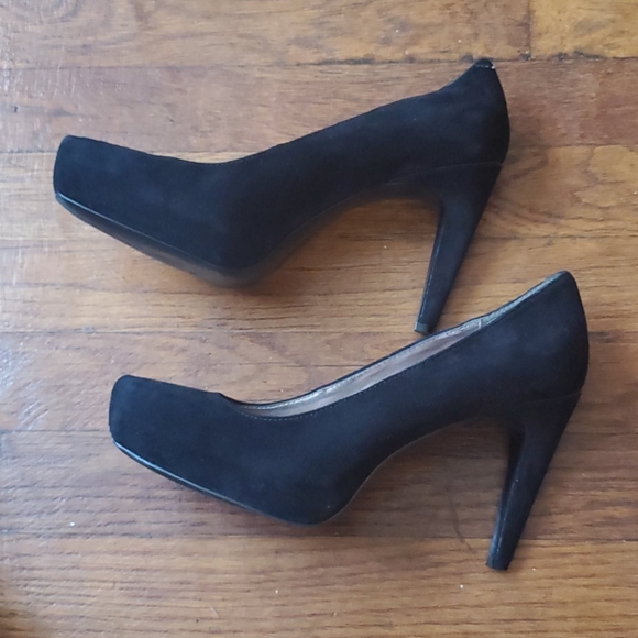 Calvin Klein Suede Pump - Picture 7 of 8